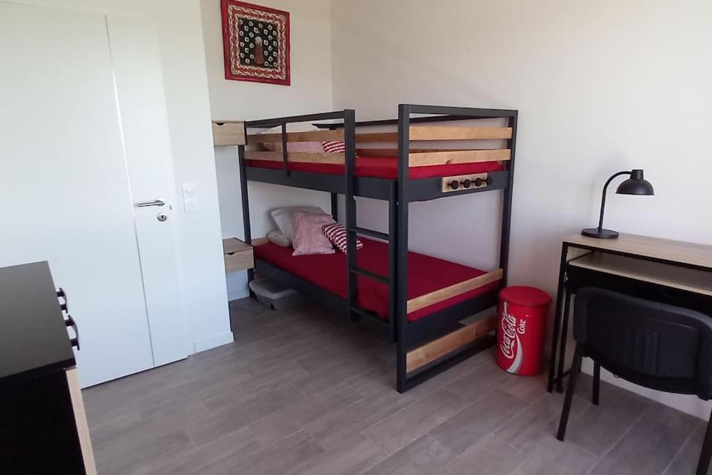 Appartement Climatise Au Coeur De La Provence Lac Et Parcs D'Attractions 10Mn Avignon Monteux Exterior photo