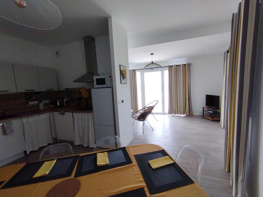 Appartement Climatise Au Coeur De La Provence Lac Et Parcs D'Attractions 10Mn Avignon Monteux Exterior photo